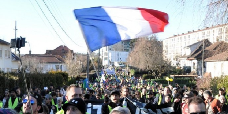 Fransa’da Macron’a karşı “her şeyi durdurma” eylemleri başladı Fransa’da Macron’a karşı “her şeyi durdurma” eylemleri başladı
