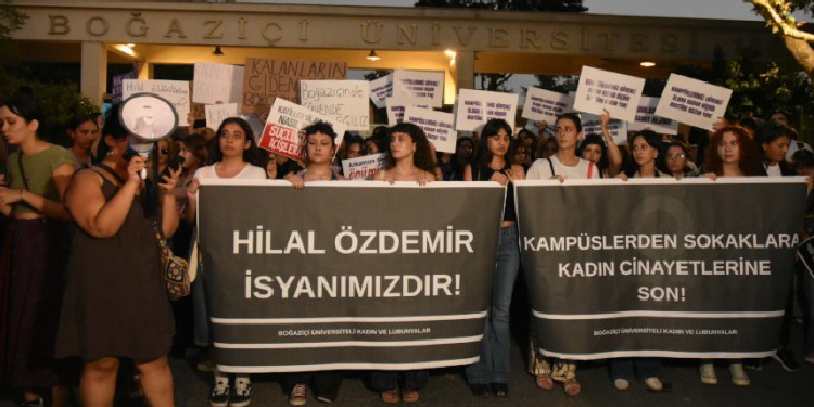 ‘Kadınların katili, saray rejimi’ sloganını atan öğrencilere yurt dışı yasağı ‘Kadınların katili, saray rejimi’ sloganını atan öğrencilere yurt dışı yasağı