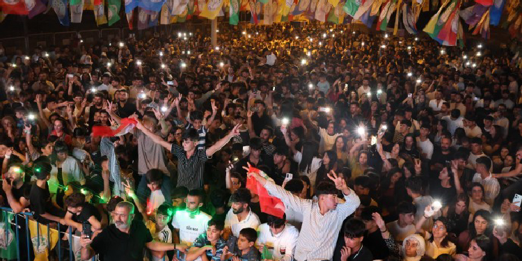 Hezex’te gençlik şöleni: Öcalan’a güveniyoruz Hezex’te gençlik şöleni: Öcalan’a güveniyoruz