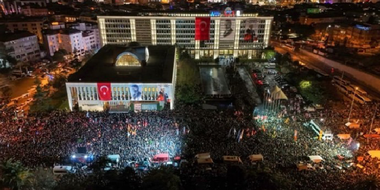 CHP’ye kayyum ve mücadele CHP’ye kayyum ve mücadele