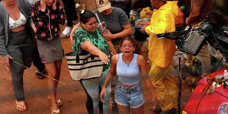 Brezilya’da şiddetli yağışlarda 23 kişi hayatını kaybetti, 47 kişi kayboldu Brezilya’da şiddetli yağışlarda 23 kişi hayatını kaybetti, 47 kişi kayboldu