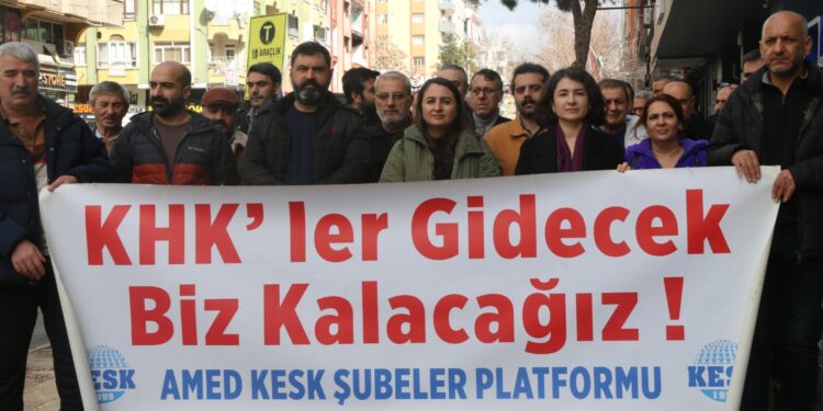 KHK’lilerden ‘hukuksuzluk son bulsun’ çağrısı KHK’lilerden ‘hukuksuzluk son bulsun’ çağrısı