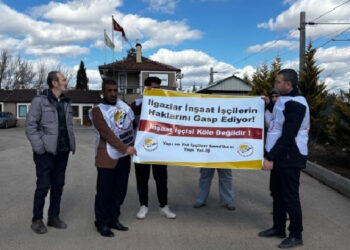 Hakları için eylem yapan işçilere şirket çalışanları saldırdı Hakları için eylem yapan işçilere şirket çalışanları saldırdı