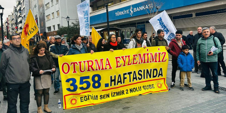 KHK eylemi 358’inci haftasında: Barışı savunmaya devam edeceğiz KHK eylemi 358’inci haftasında: Barışı savunmaya devam edeceğiz
