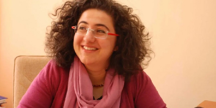 Barış Akademisyeni Gül Köksal görevine iade edildi Barış Akademisyeni Gül Köksal görevine iade edildi