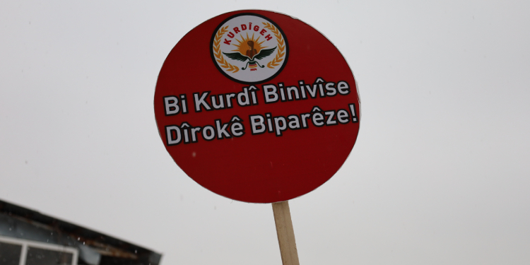 KURDÎGEH Eşbaşkanı Kertiş: Kürtçe Anayasayla korunmalı KURDÎGEH Eşbaşkanı Kertiş: Kürtçe Anayasayla korunmalı