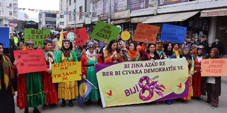 Iğdır’da 8 Mart eylemi: Kadınların sesinin kısılmasına izin vermeyeceğiz Iğdır’da 8 Mart eylemi: Kadınların sesinin kısılmasına izin vermeyeceğiz