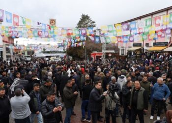 Gimgim’da Newroz kutlandı: Abdullah Öcalan rolünü oynadı, sıra sizde