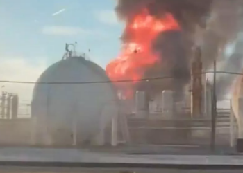 Teksas’ta patlama: Valero petrol rafinerisinde patlamanın ardından yangın çıktı