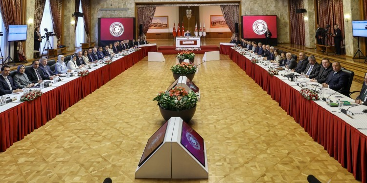 11 partiden yasal adım çağrısı: Süreç iktidarın tutumuna bırakılamaz 11 partiden yasal adım çağrısı: Süreç iktidarın tutumuna bırakılamaz