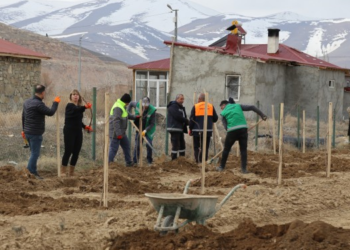 Wan’da komünal emekle ‘Tıbbi Aromatik Bahçe’ kuruldu