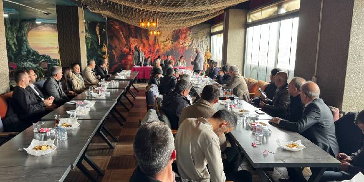 Gever’de muhtarlarla toplantı: Birlik ve barış vurgusu Gever’de muhtarlarla toplantı: Birlik ve barış vurgusu