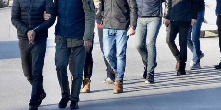 Gözaltına alınan gazeteci Ayhan adliyeye çıkartılacak Gözaltına alınan gazeteci Ayhan adliyeye çıkartılacak