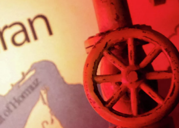 İran’dan Hürmüz mesajı: ‘Tarafsız gemilere geçiş açık’