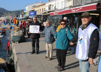 Foça halkından İzmir Büyükşehir Belediyesi’ne ‘çamur’ tepkisi