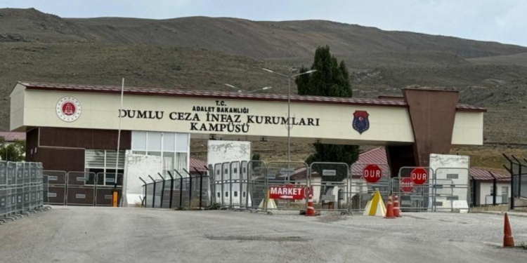Tutsak aileleri: Sürece rağmen cezaevlerinde zulüm yapılıyor Tutsak aileleri: Sürece rağmen cezaevlerinde zulüm yapılıyor