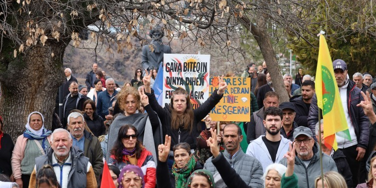 Dersim Newrozu’na katılan kadınlar: Kadının gücüyle barışı taçlandıracağız Dersim Newrozu’na katılan kadınlar: Kadının gücüyle barışı taçlandıracağız