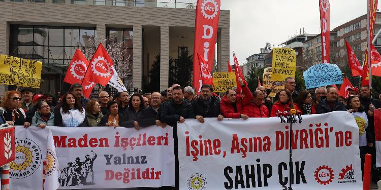 İşten çıkarılan OYAK işçileri işe iadelerini istedi İşten çıkarılan OYAK işçileri işe iadelerini istedi