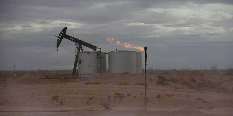 Brent petrolün varili 77,87 dolardan işlem görüyor Brent petrolün varili 77,87 dolardan işlem görüyor