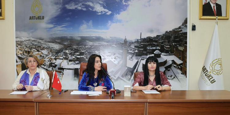 AKP’li meclis üyelerinin cinsiyetçi söylemlerine tepki AKP’li meclis üyelerinin cinsiyetçi söylemlerine tepki