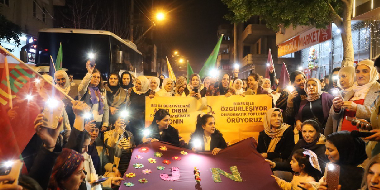 Mersin’de kadınlardan 8 Mart yürüyüşü Mersin’de kadınlardan 8 Mart yürüyüşü
