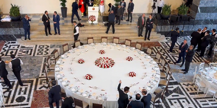 Bakırhan, Meclis iftar programına katıldı Bakırhan, Meclis iftar programına katıldı