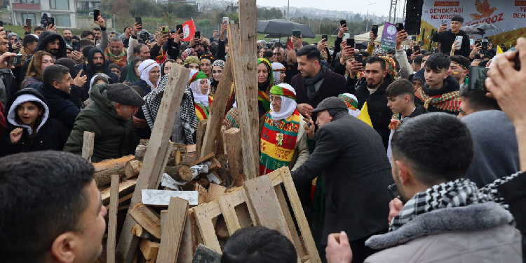 Kocaeli’nde Newroz kutlaması: Abdullah Öcalan’ın paradigması kazanacak Kocaeli’nde Newroz kutlaması: Abdullah Öcalan’ın paradigması kazanacak