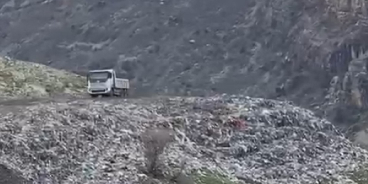 AKP’li belediyeler Silopya’nın içme suyuna çöp döktü! AKP’li belediyeler Silopya’nın içme suyuna çöp döktü!