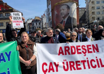 Rize’de iktidarın çay politikaları protesto edildi