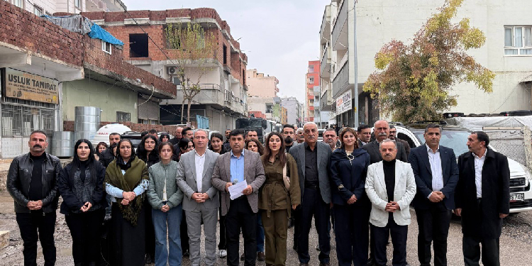 AKP’li belediyelerin içme suyuna çöp dökmesine tepki AKP’li belediyelerin içme suyuna çöp dökmesine tepki