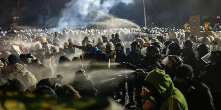 Saraçhane protestolarına katılan 139 kişi hakkında beraat kararı Saraçhane protestolarına katılan 139 kişi hakkında beraat kararı