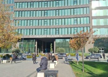 Üsküdar Belediyesi’ne baskın: 20 gözaltı