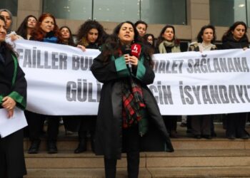 Hukuk ve kadın örgütleri İstanbul Adliyesi önünden seslendi: Mücadeleyi sürdüreceğiz