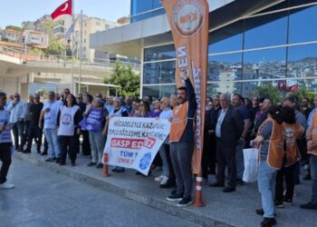 İzmir’de 3 belediyede TİS eylemi