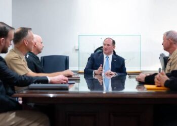 ABD Donanması’nın en üst düzey sivil yetkilisi görevden ayrıldı