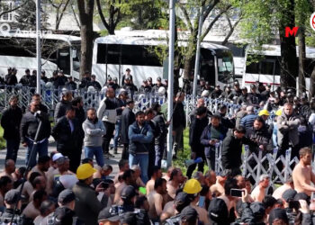 Madencilerin yürüyüşüne polis engeli