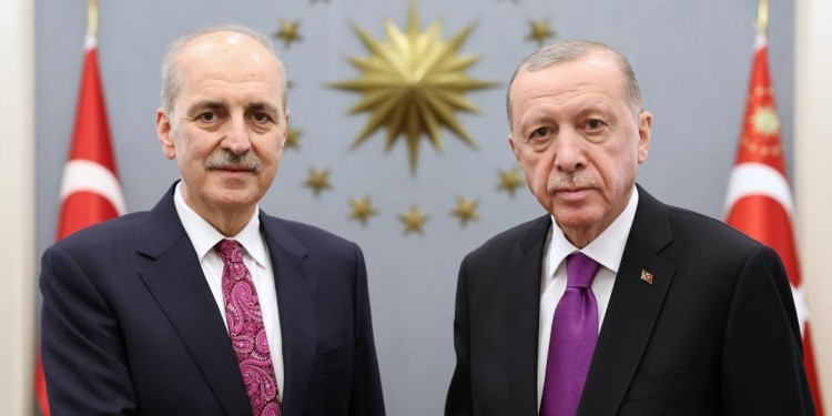 Erdoğan ve Kurtulmuş Meclis’te bir araya geldi Erdoğan ve Kurtulmuş Meclis’te bir araya geldi