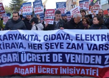 Asgari Ücret İnisiyatifi taleplerini Meclis’e iletti