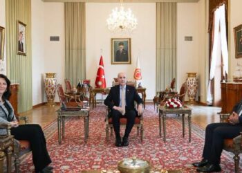 Meclis Başkanı Kurtulmuş DEM Parti heyetiyle görüştü