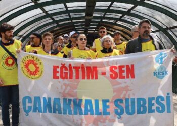 Bakanlık önünde başlatılan ‘Yaşam Nöbeti’ne farklı illerden katılım