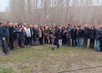 Erzirom’da fidan dikimi