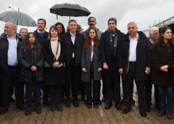 Bakırhan: Siyasi tutsaklar bırakılsın ki toplum sürecin ciddiyetine inansın