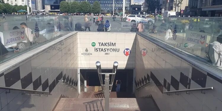 Taksim Metro İstasyonu kapatıldı