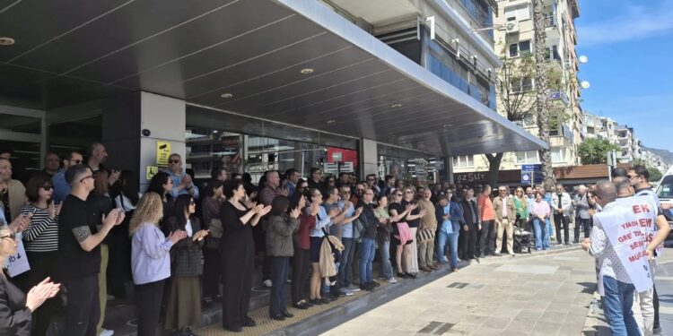 İzmir belediyelerinde TİS eylemi