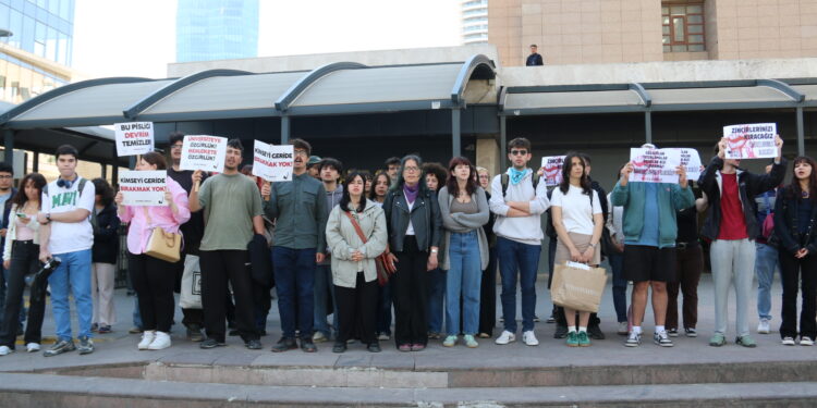 İzmir’deki öğrencilerin gözaltına alınmasına tepki
