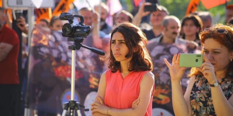 Gazeteci Berivan Kutlu’nun davası ertelendi