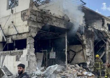 NNA: İsrail Lübnan’da hükümet binası çevresini hedef aldı NNA: İsrail Lübnan’da hükümet binası çevresini hedef aldı