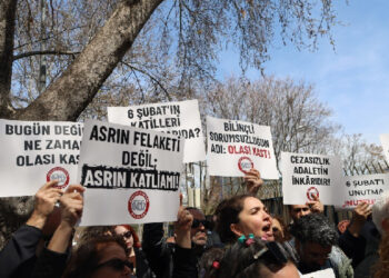 Adalet Peşinde Aileleri Adalet Bakanlığı önünde