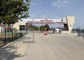 Açlık grevindeki tutsağa zorla müdahale