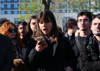 Öğrencilerden adliye önünde açıklama: Emniyet suç işliyor